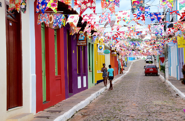 A colourful street and locals in Lencois