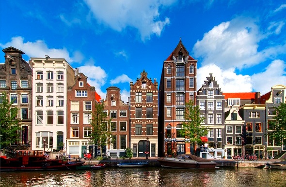  Historical buildings line the Herengracht Canal, Amsterdam, Netherlands.