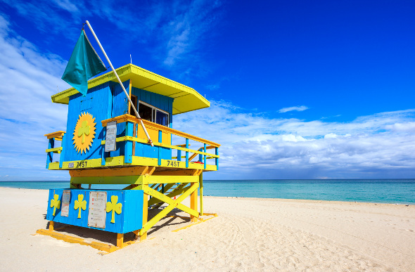 A colourful lifeguard hut on the beach