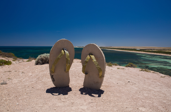 Thong sculptures overlooking the coast